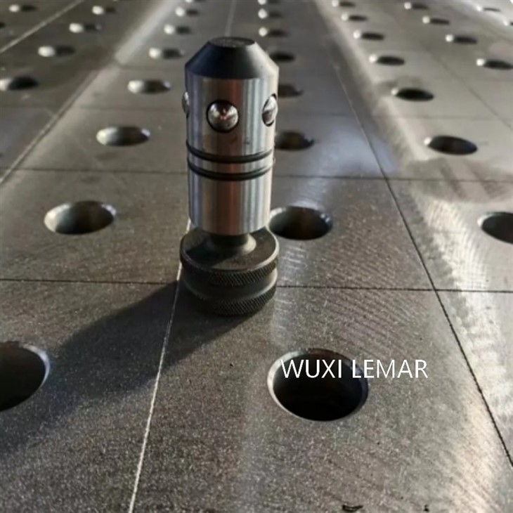 welding platform with fixtures (1)