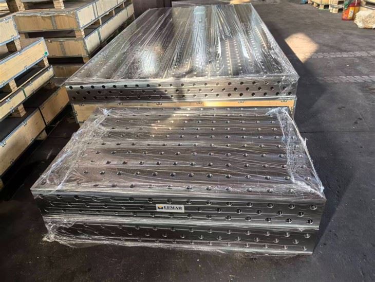 Universal Welding Platform And Multi-hole Tooling Platform factory
